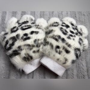 Pawstar Furry Snow Leopard Gloves